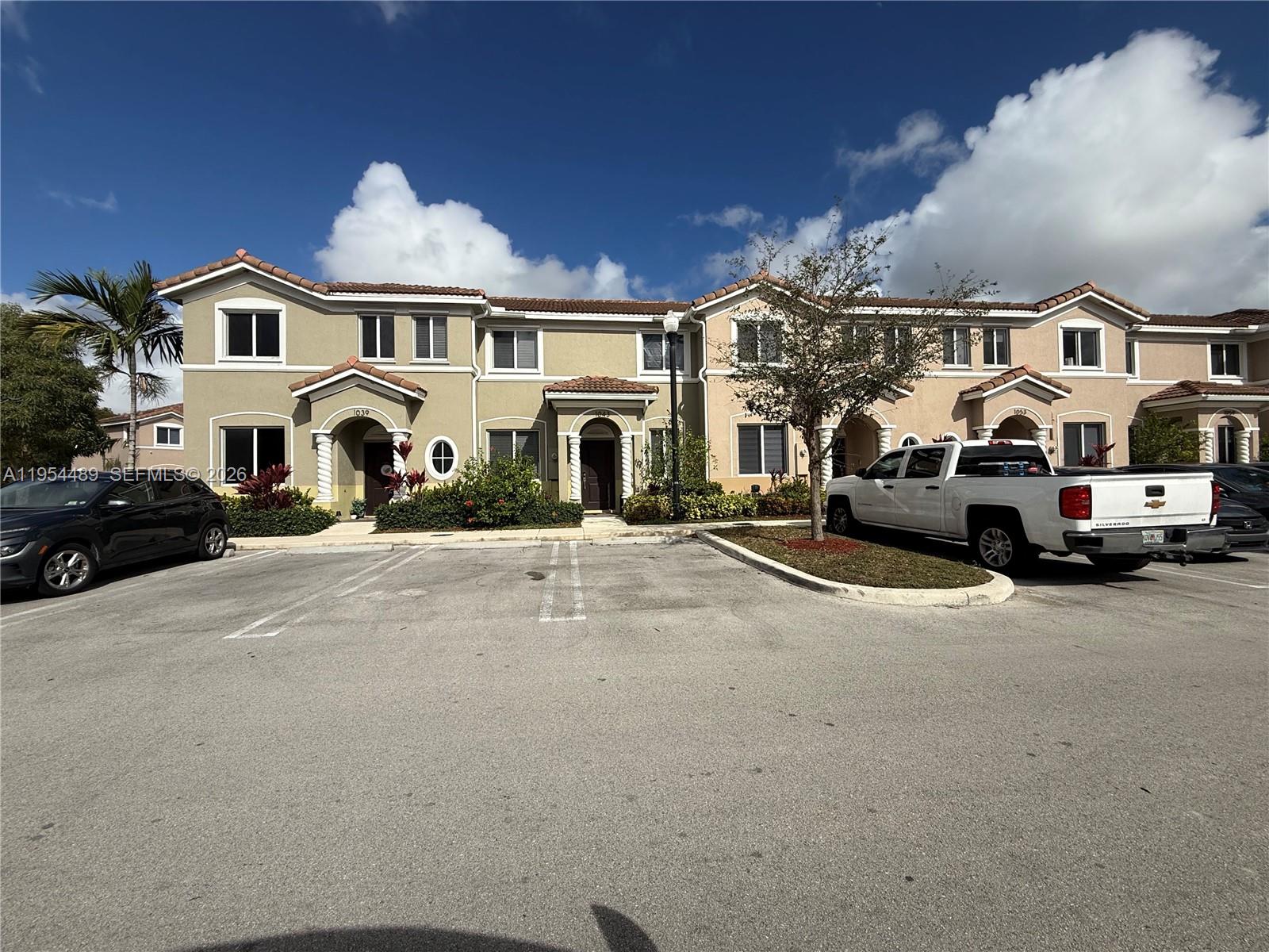 1043 3 / 3 1302 sq. ft. $ 2026-05-14 0 Photo