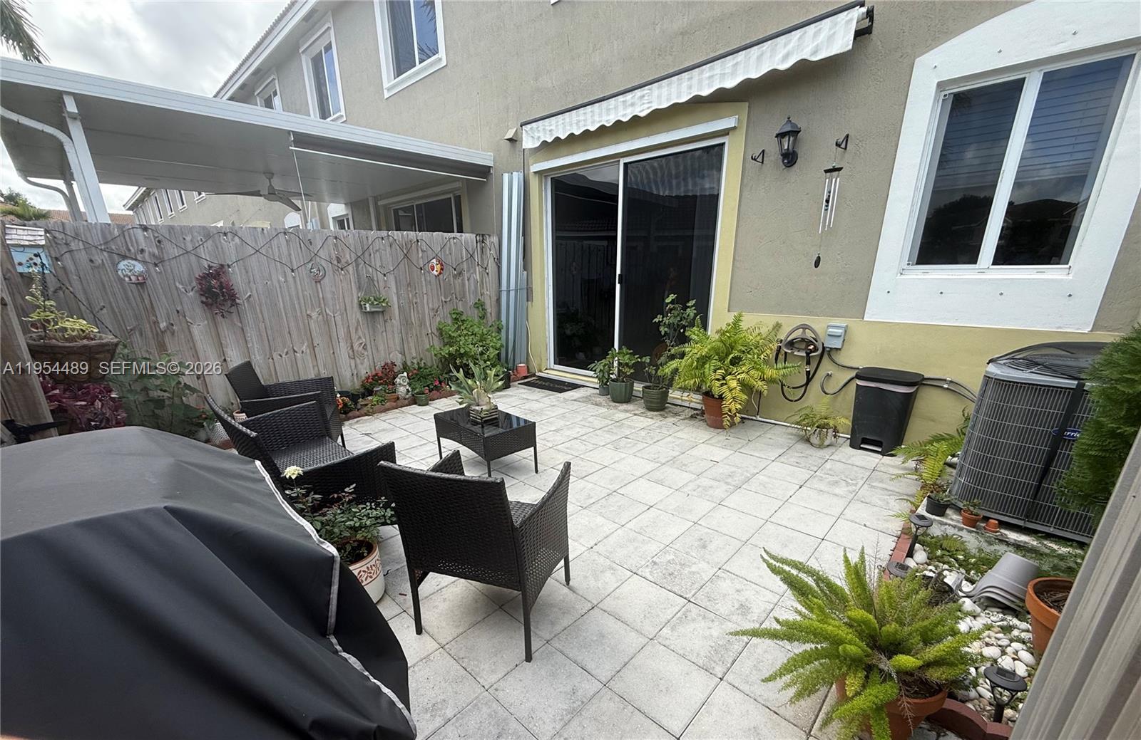 1043 3 / 3 1302 sq. ft. $ 2026-05-14 0 Photo