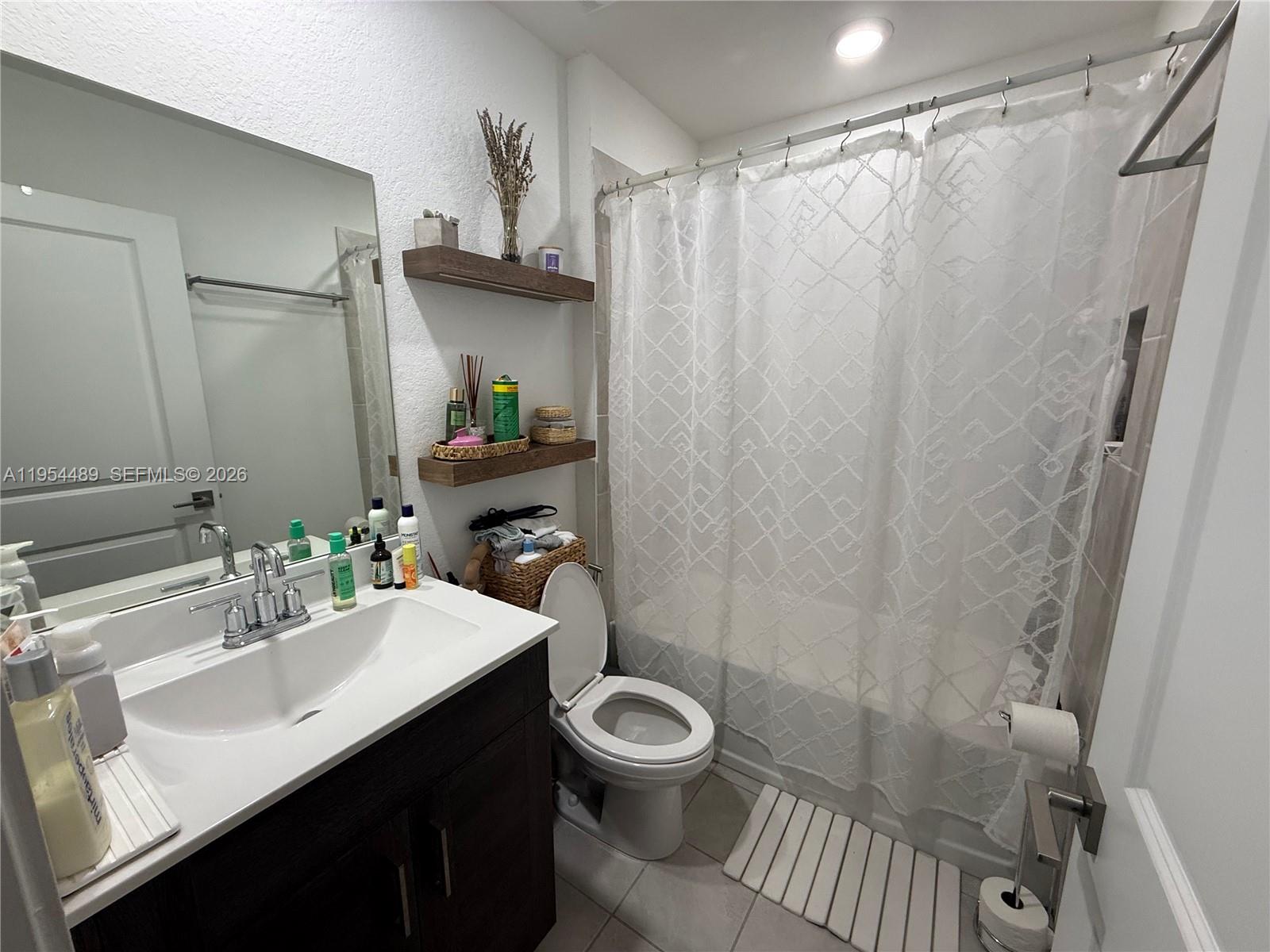 1043 3 / 3 1302 sq. ft. $ 2026-05-14 0 Photo