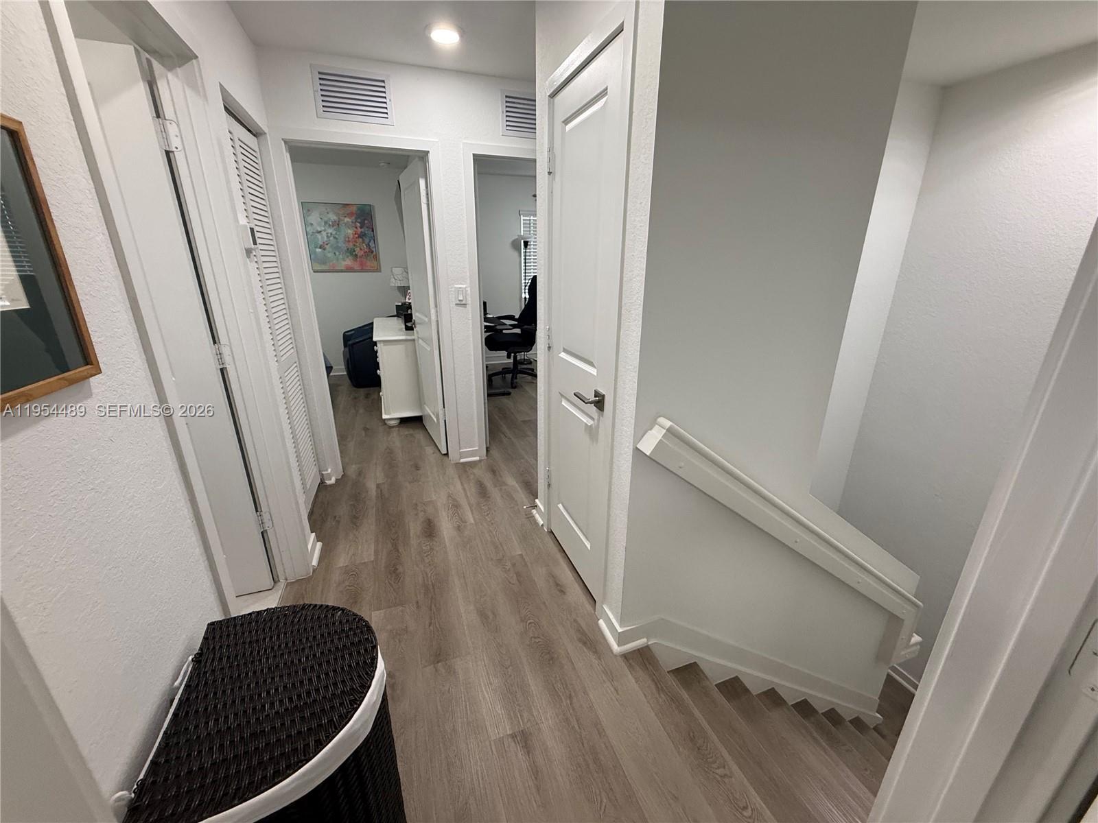 1043 3 / 3 1302 sq. ft. $ 2026-05-14 0 Photo