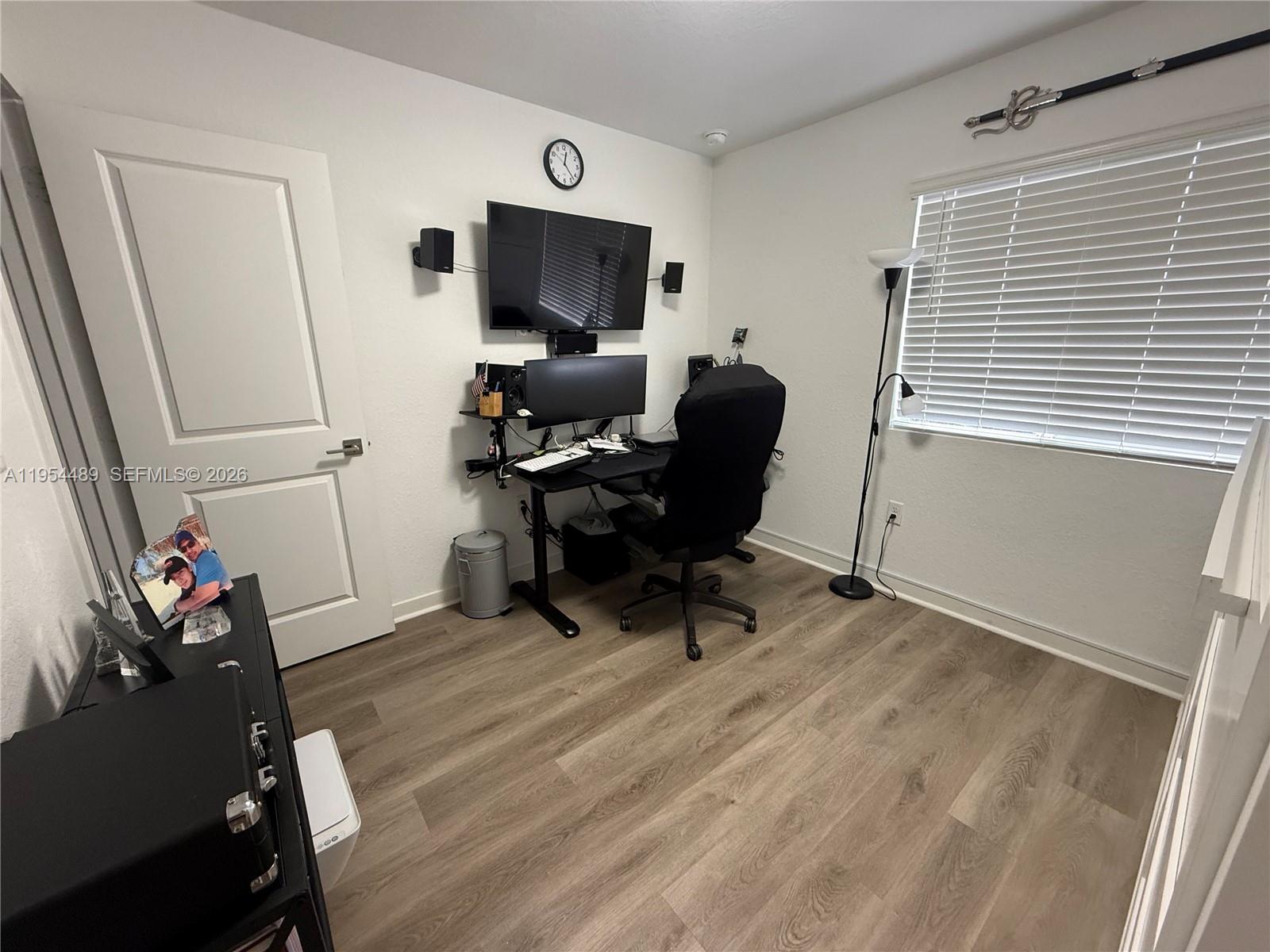 1043 3 / 3 1302 sq. ft. $ 2026-05-14 0 Photo