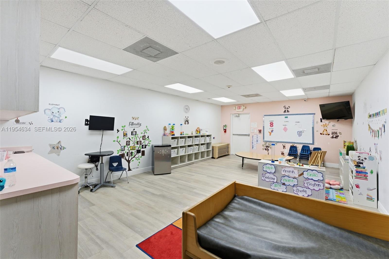   /   кв.футов $ 2026-01-28 0 Фото