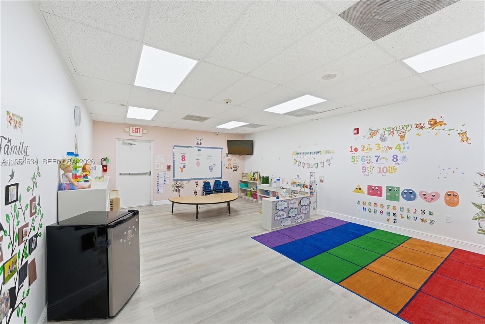   /   кв.футов $ 2026-01-28 0 Фото