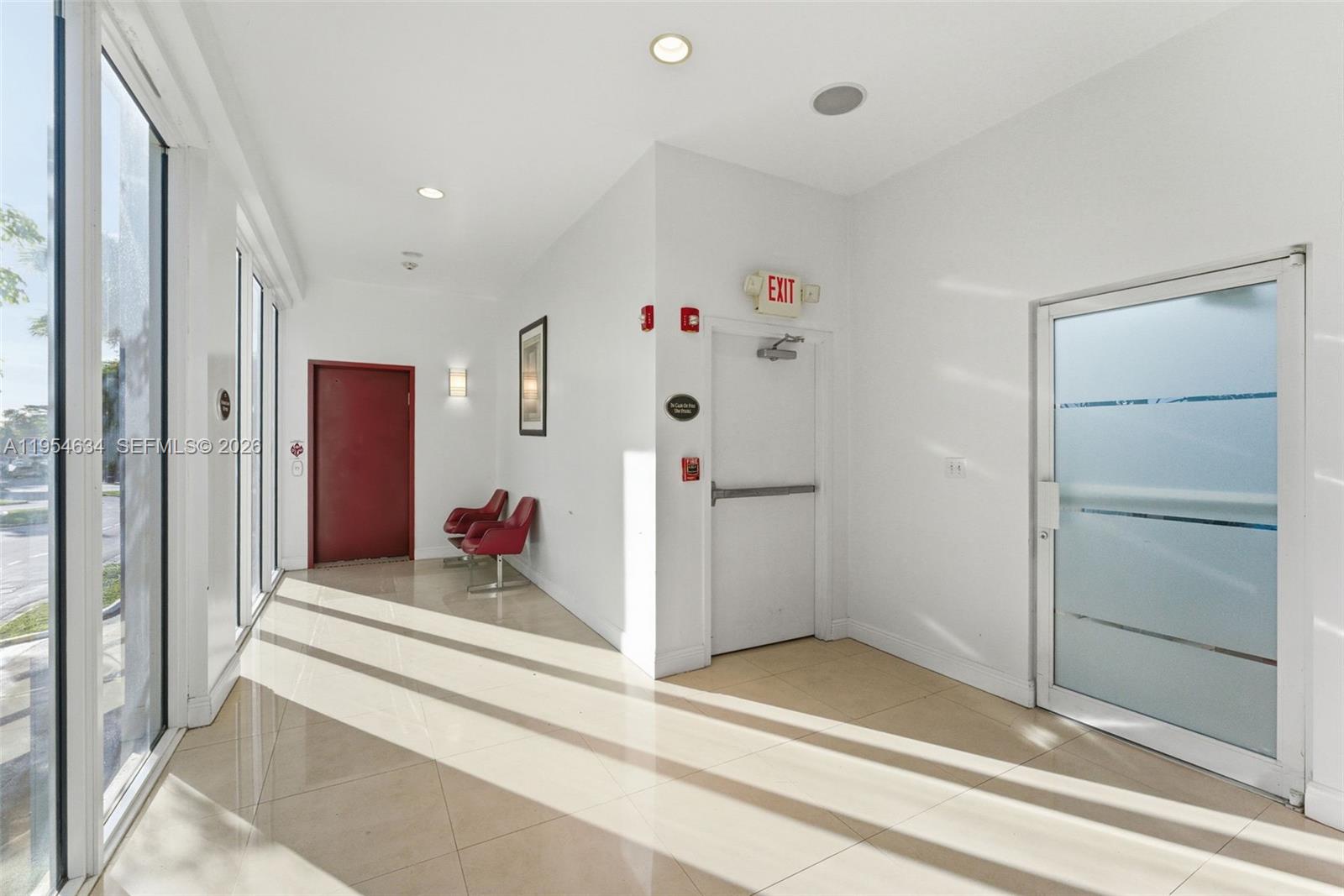   /   кв.футов $ 2026-01-28 0 Фото