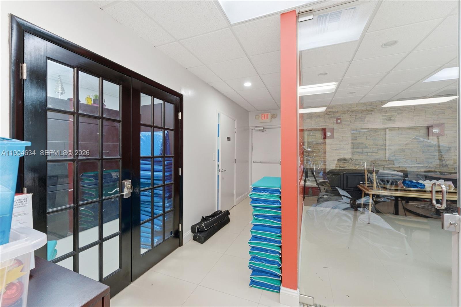   /   кв.футов $ 2026-01-28 0 Фото