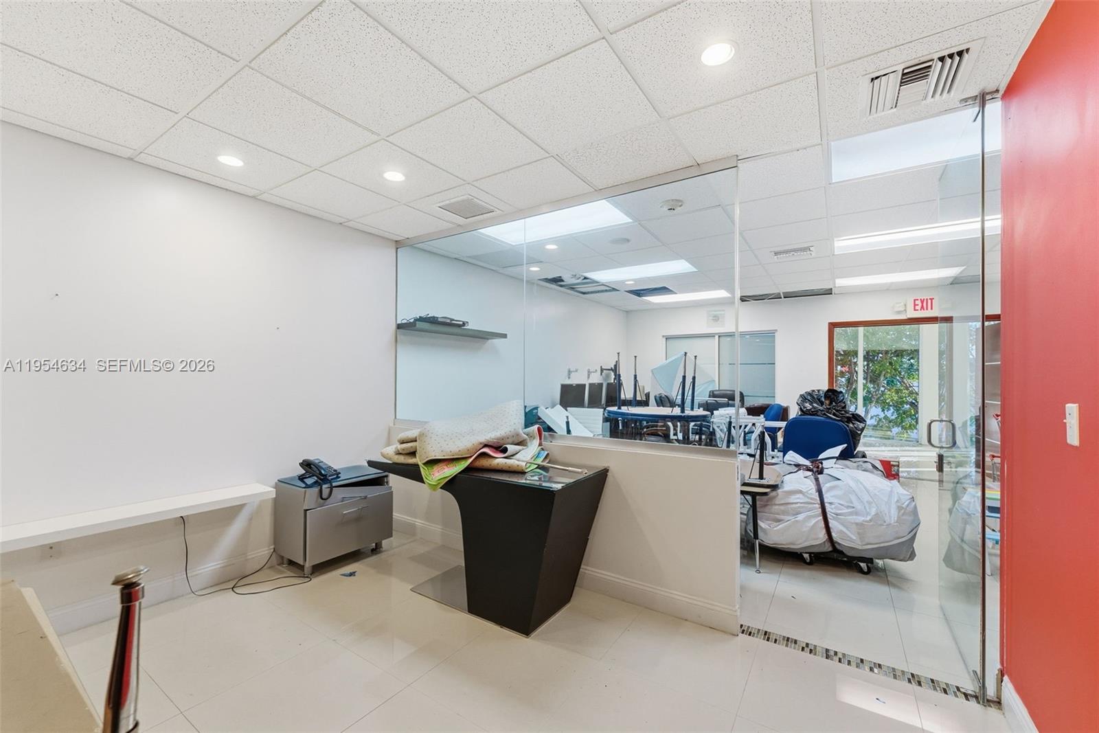   /   кв.футов $ 2026-01-28 0 Фото