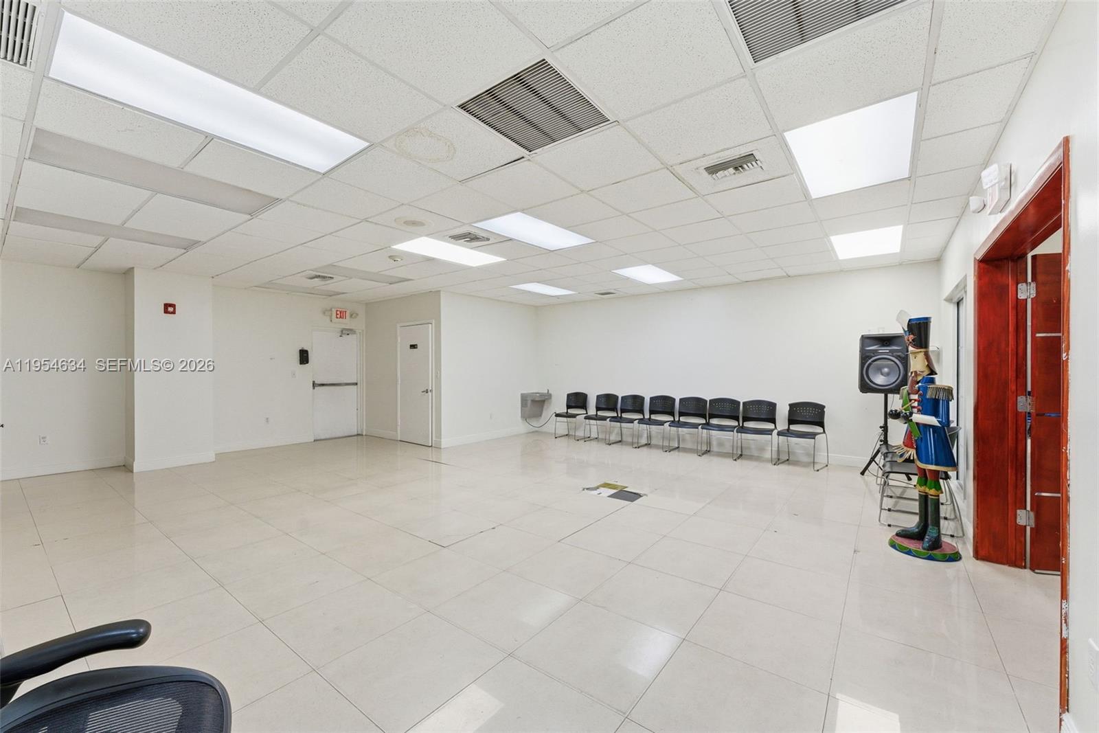   /   кв.футов $ 2026-01-28 0 Фото