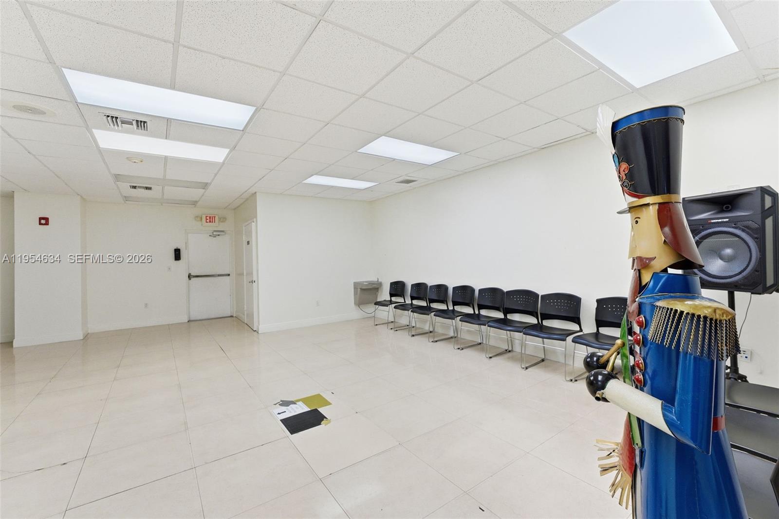   /   кв.футов $ 2026-01-28 0 Фото