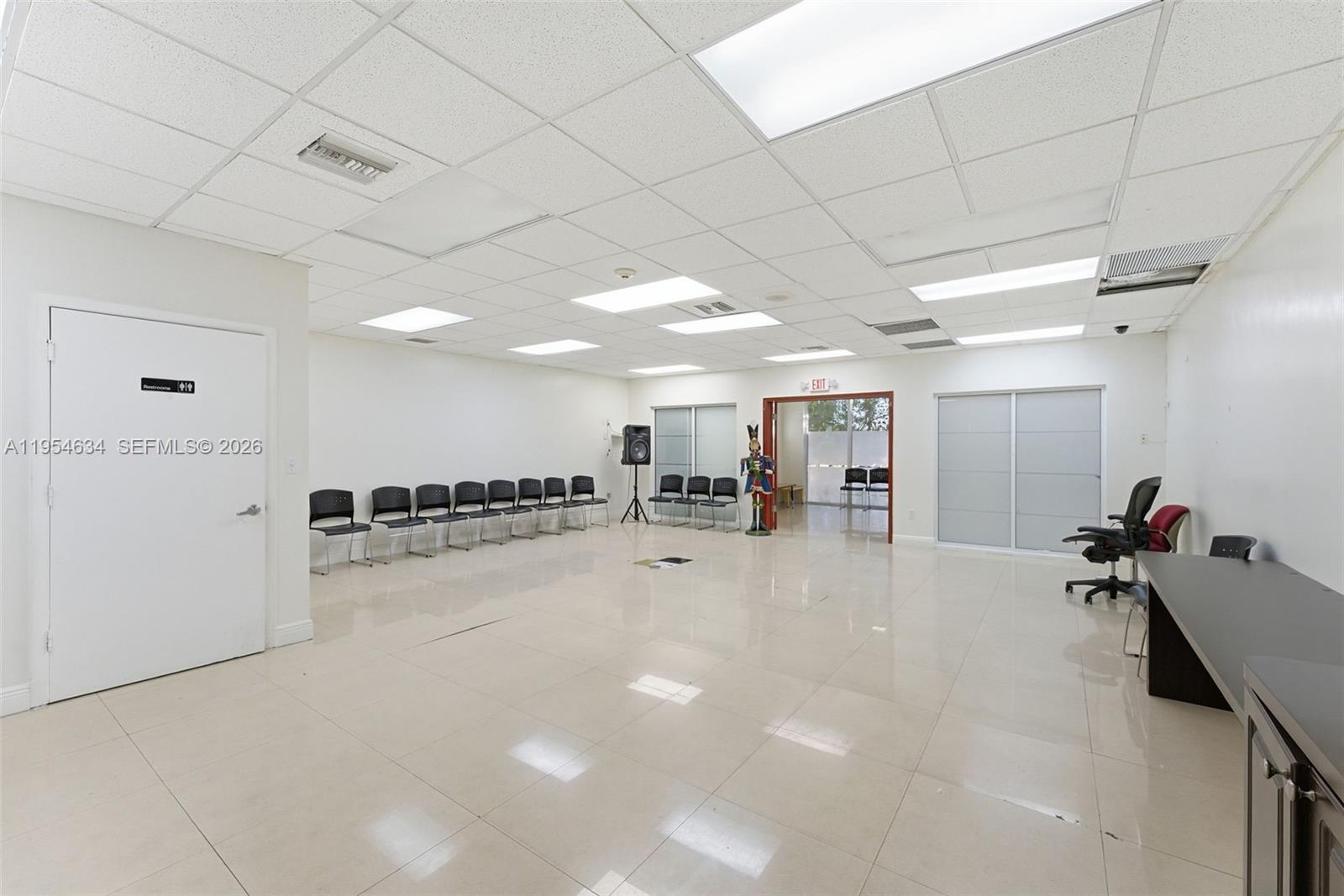   /   кв.футов $ 2026-01-28 0 Фото