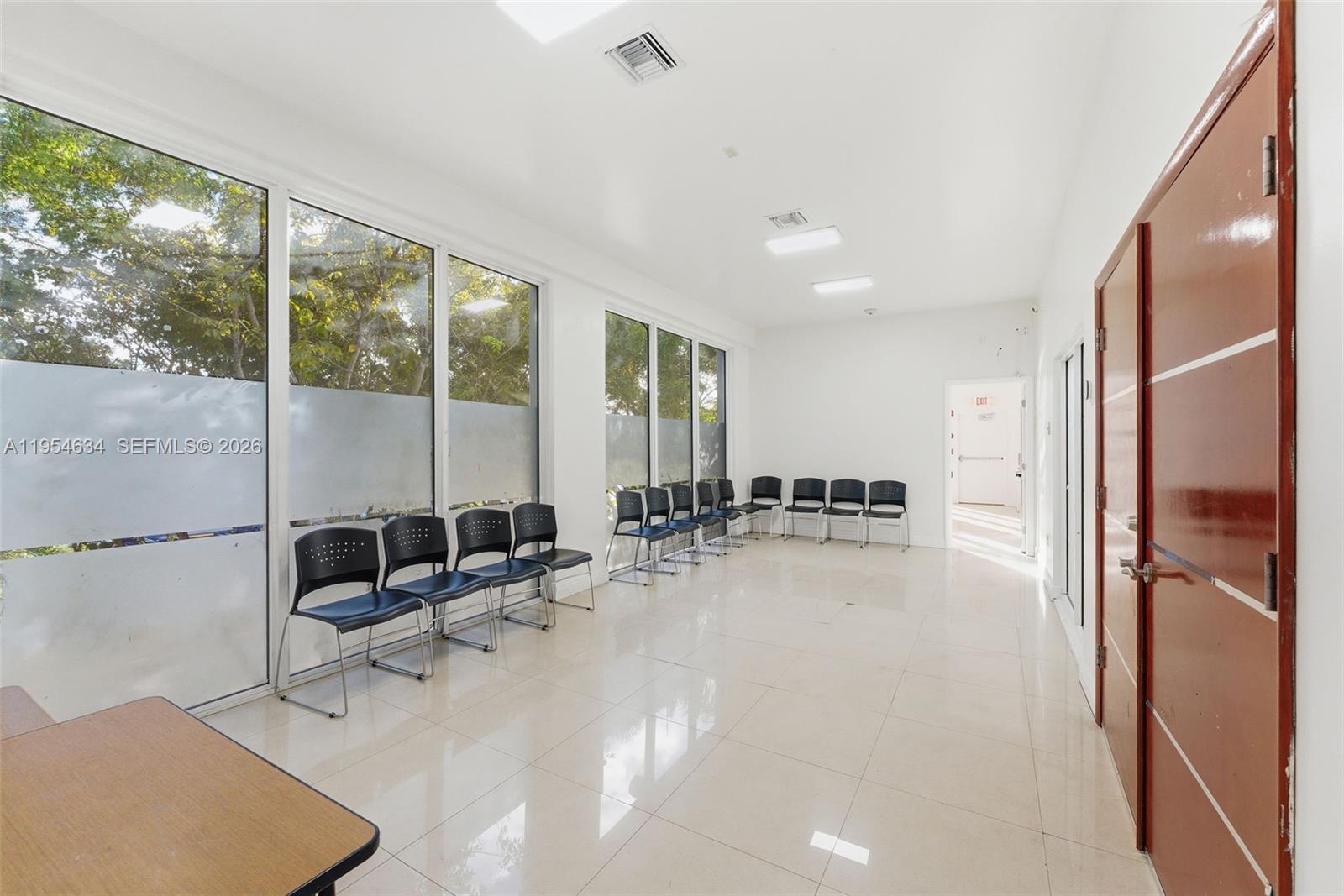   /   кв.футов $ 2026-01-28 0 Фото