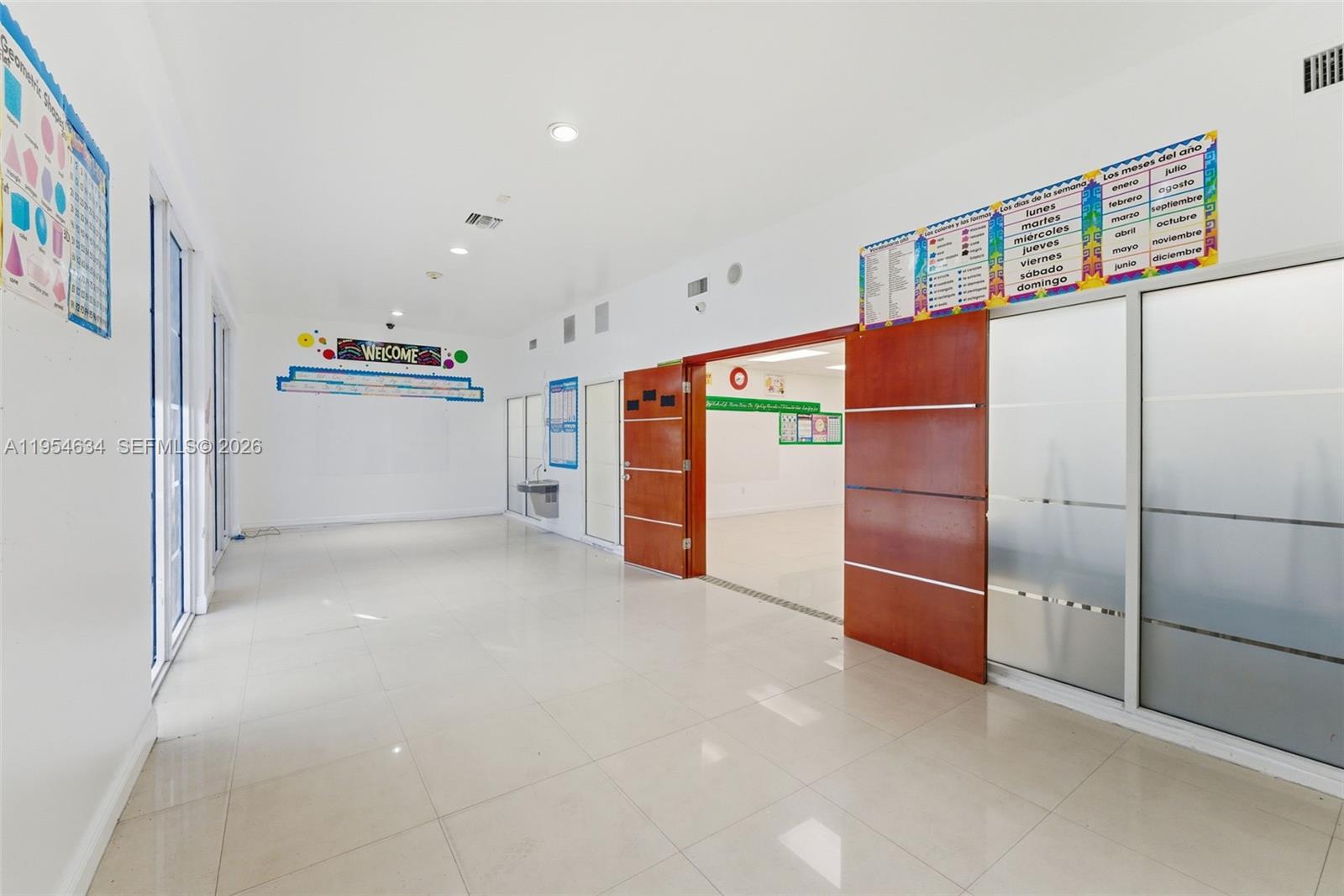   /   кв.футов $ 2026-01-28 0 Фото