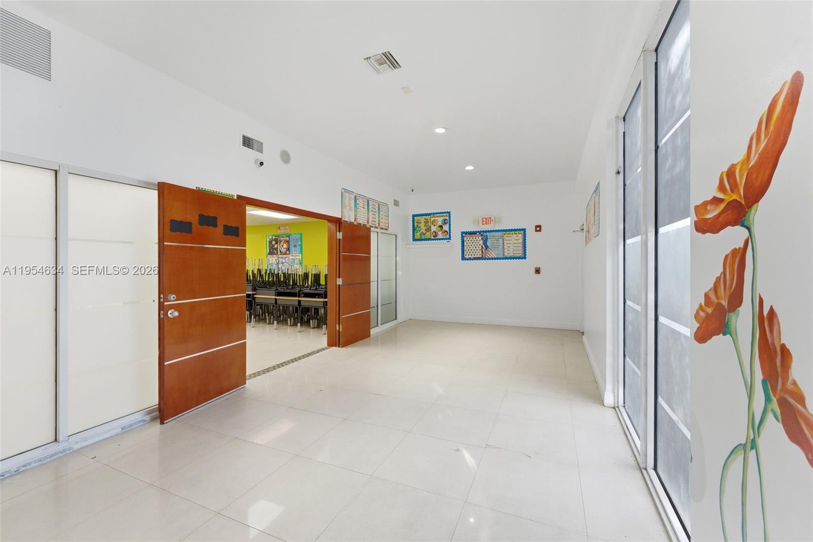   /   кв.футов $ 2026-01-28 0 Фото