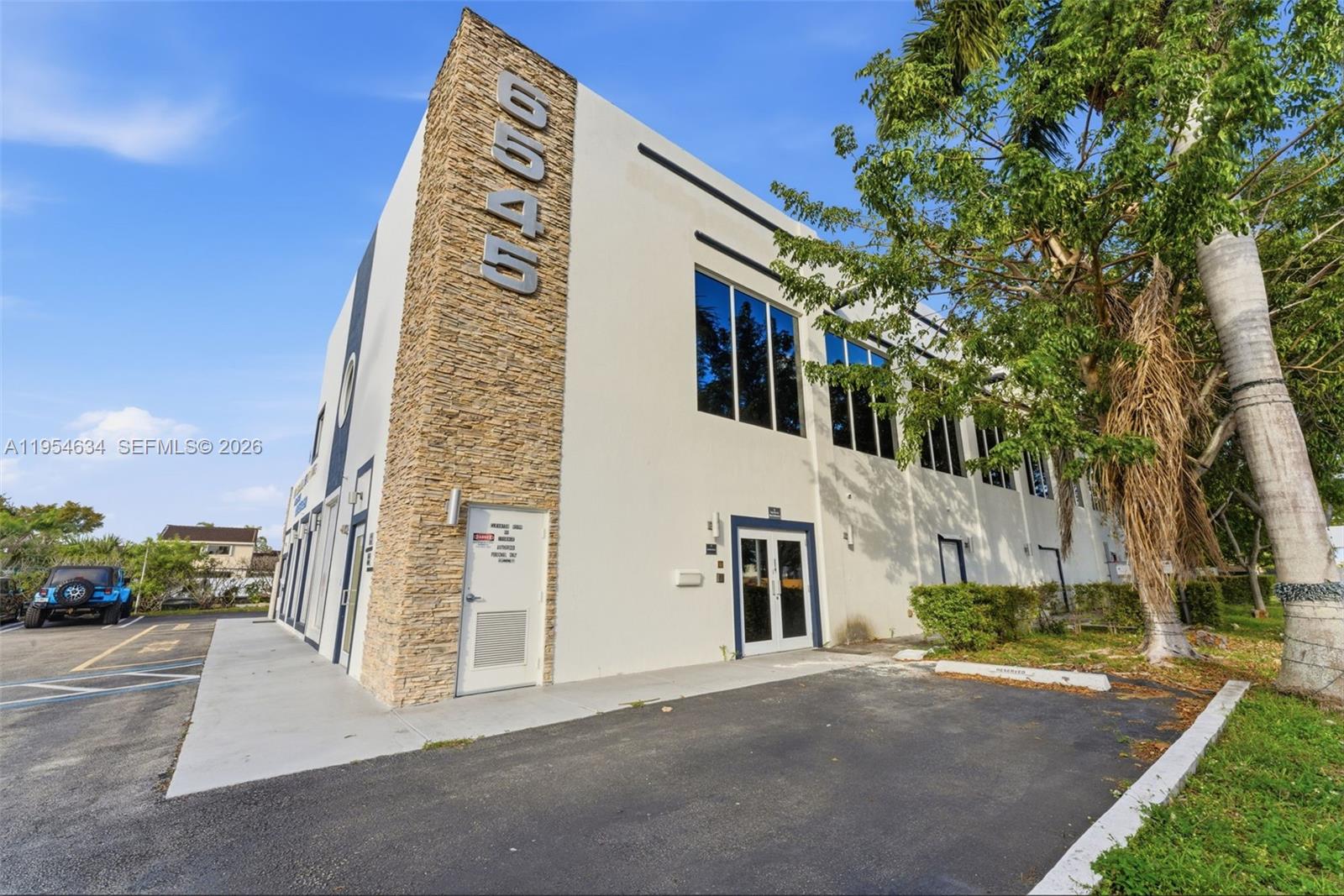   /   кв.футов $ 2026-01-28 0 Фото