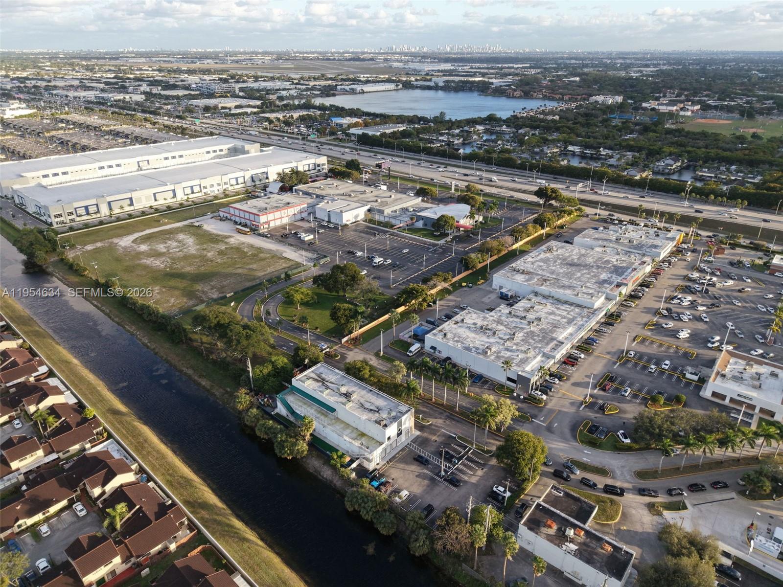   /   кв.футов $ 2026-01-28 0 Фото