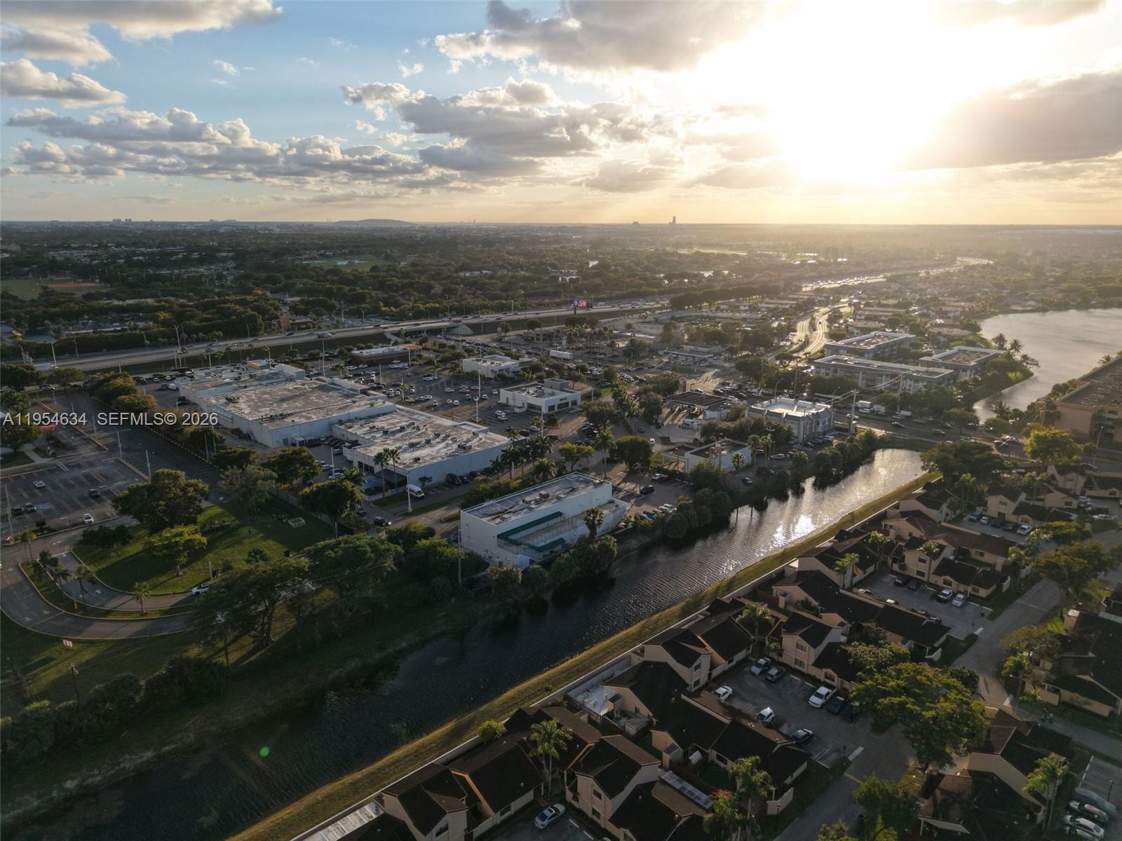   /   кв.футов $ 2026-01-28 0 Фото