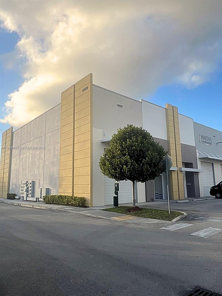 See details 130 / sq. ft. $ 2026-01-28 0 Photo