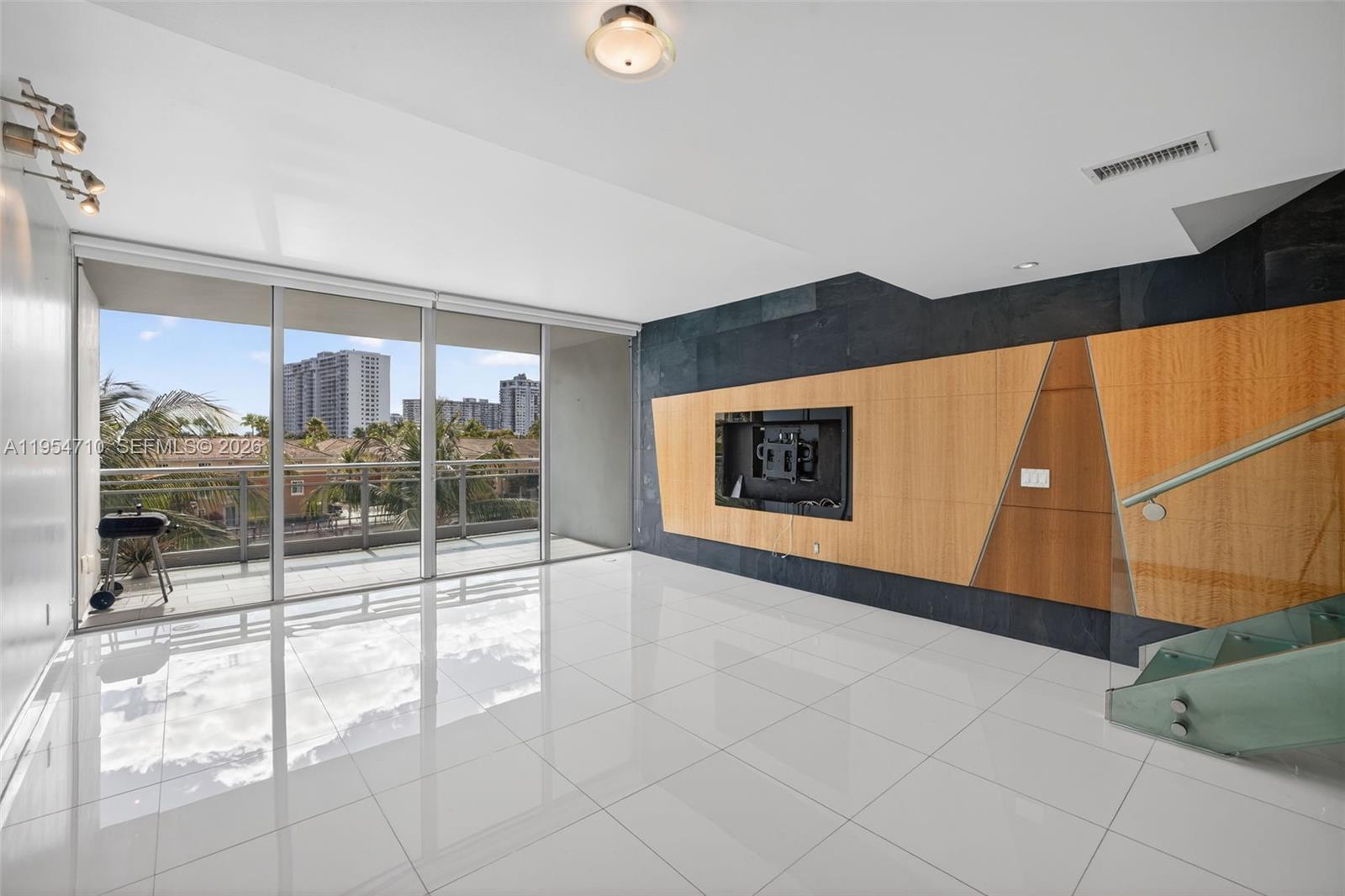 Photo of 2950 188th St  #302, Aventura, Florida, 33180 - 