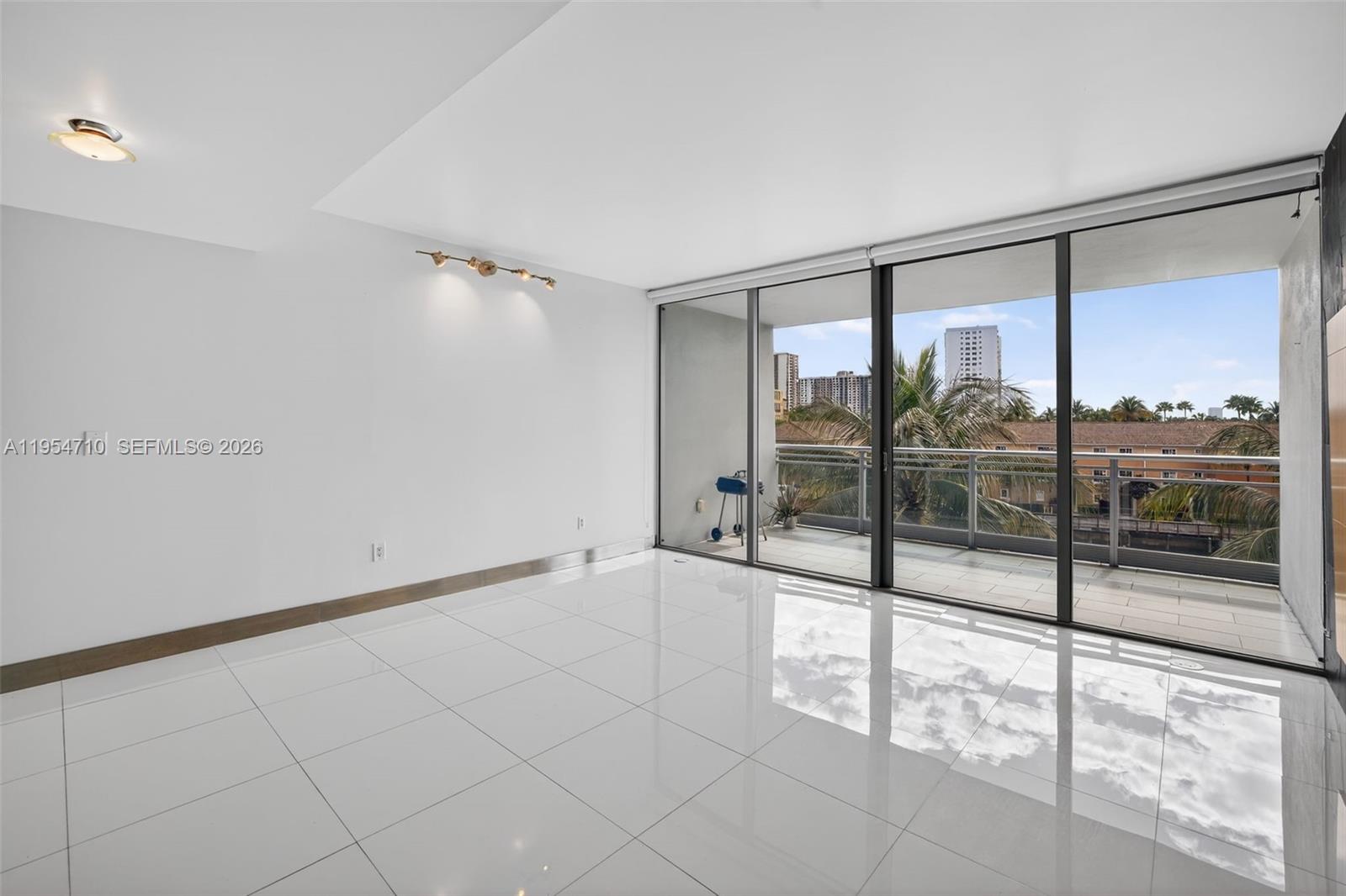 Photo of 2950 188th St  #302, Aventura, Florida, 33180 - 