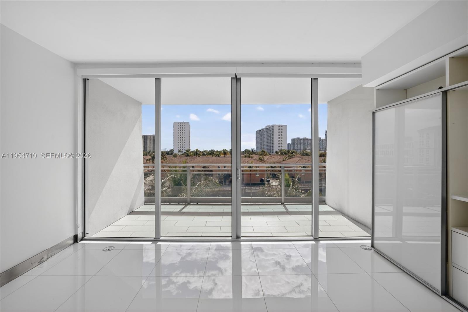 Photo of 2950 188th St  #302, Aventura, Florida, 33180 - 