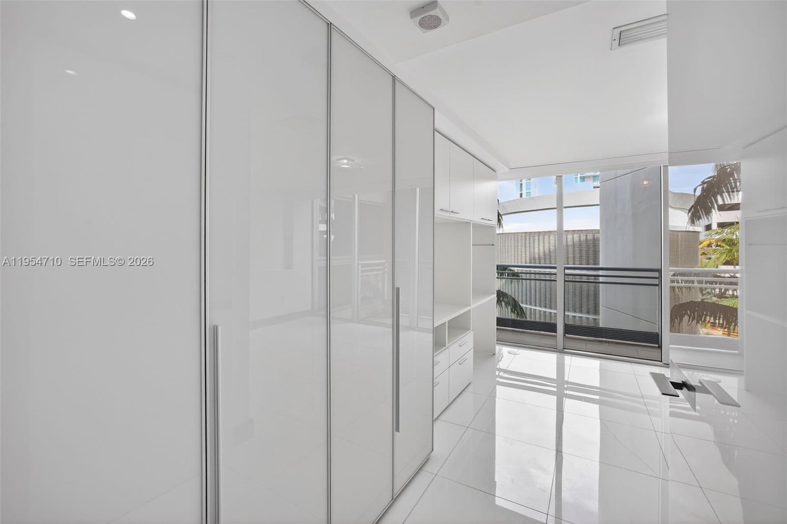 Photo of 2950 188th St  #302, Aventura, Florida, 33180 - 