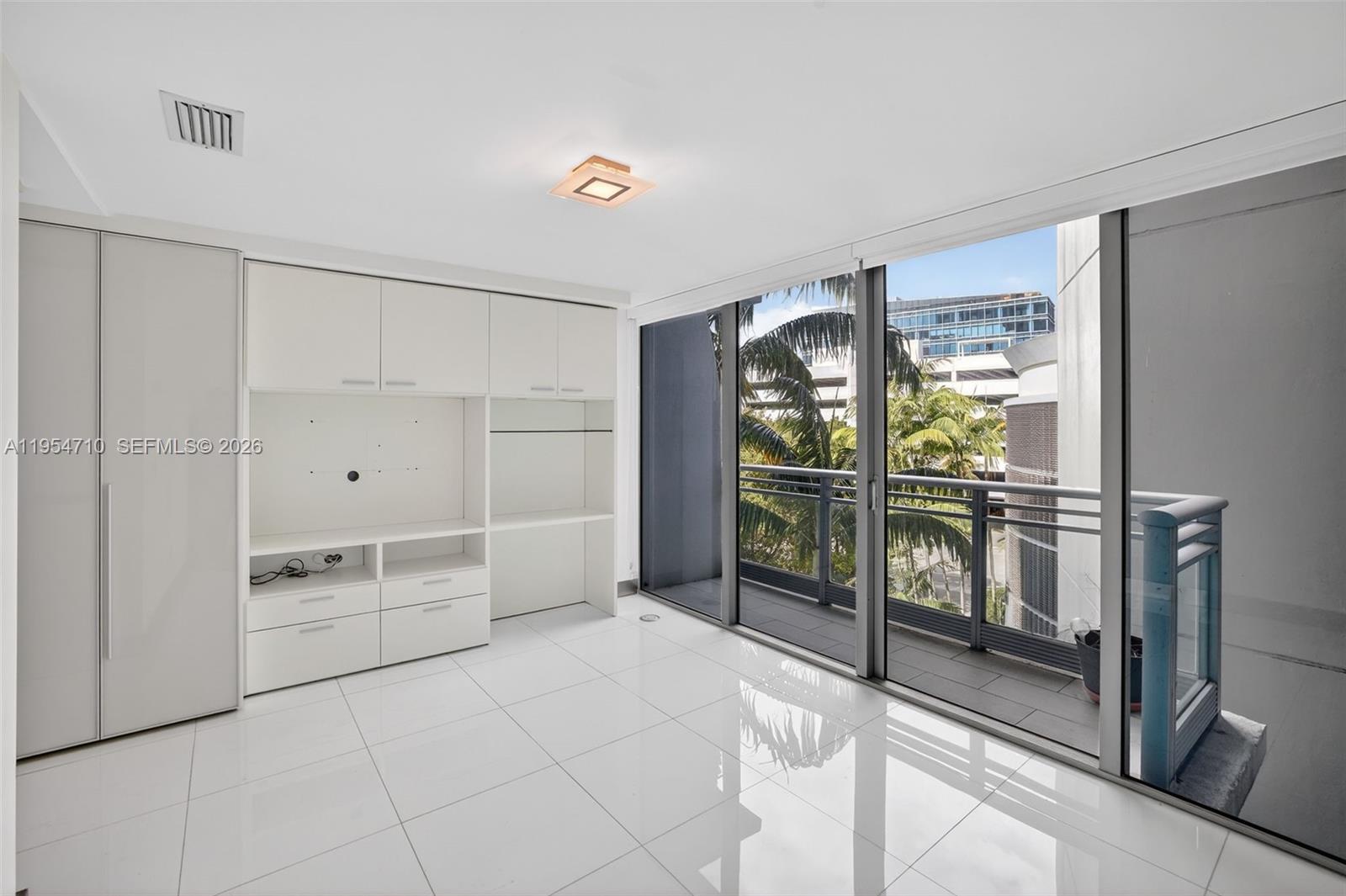 Photo of 2950 188th St  #302, Aventura, Florida, 33180 - 