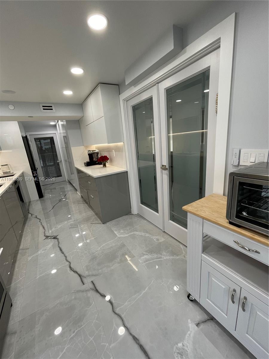 See details 309 3 / 3 1910 sq. ft. $ 2026-02-04 0 Photo