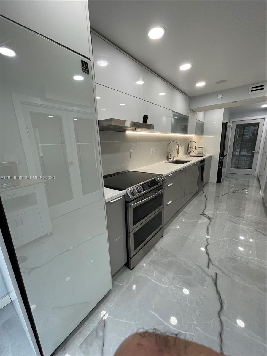 See details 309 3 / 3 1910 sq. ft. $ 2026-02-04 0 Photo