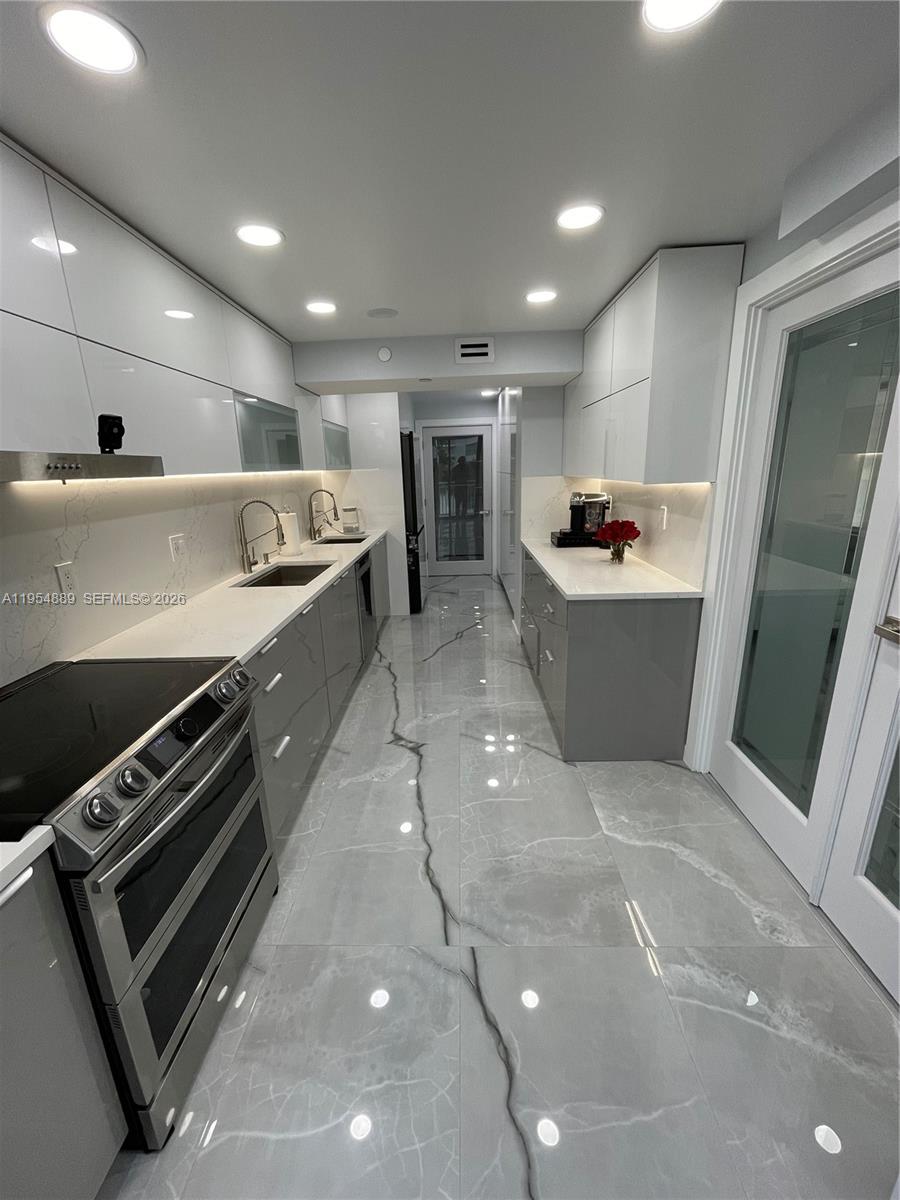 See details 309 3 / 3 1910 sq. ft. $ 2026-02-04 0 Photo