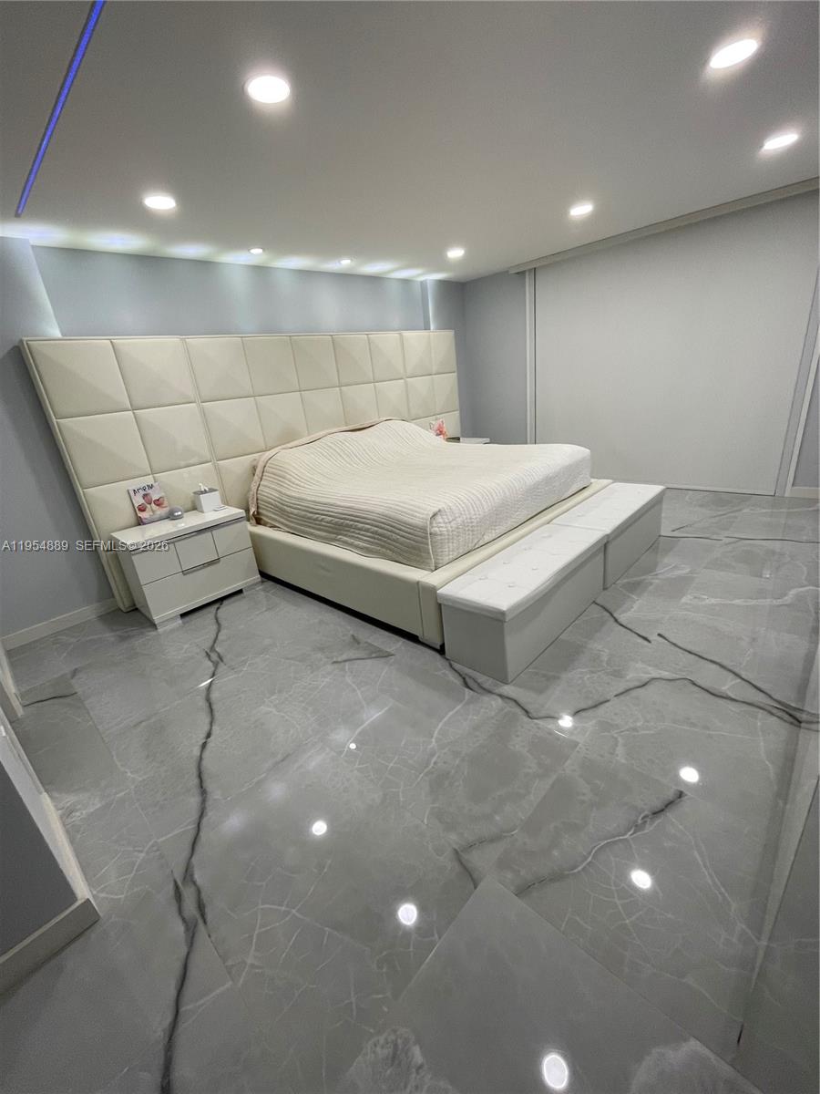 See details 309 3 / 3 1910 sq. ft. $ 2026-02-04 0 Photo