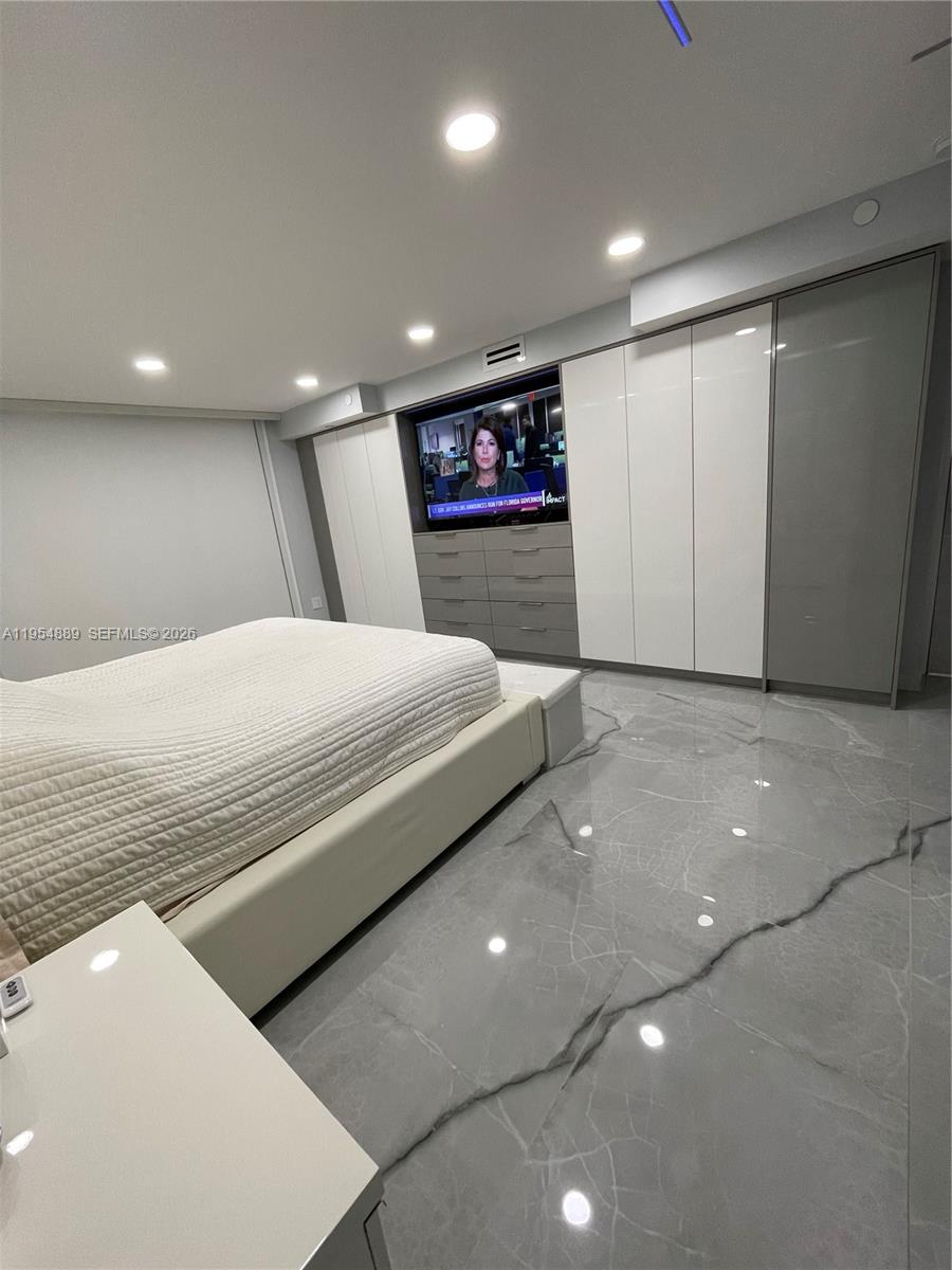 See details 309 3 / 3 1910 sq. ft. $ 2026-02-04 0 Photo