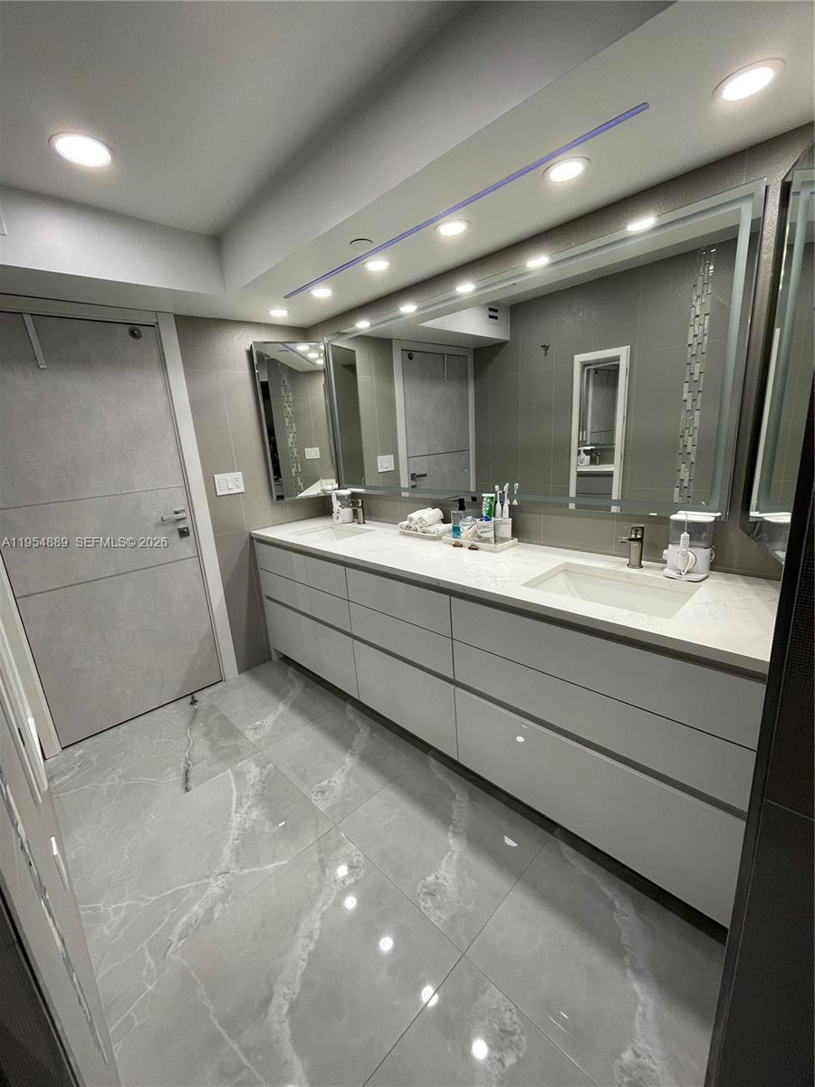 See details 309 3 / 3 1910 sq. ft. $ 2026-02-04 0 Photo