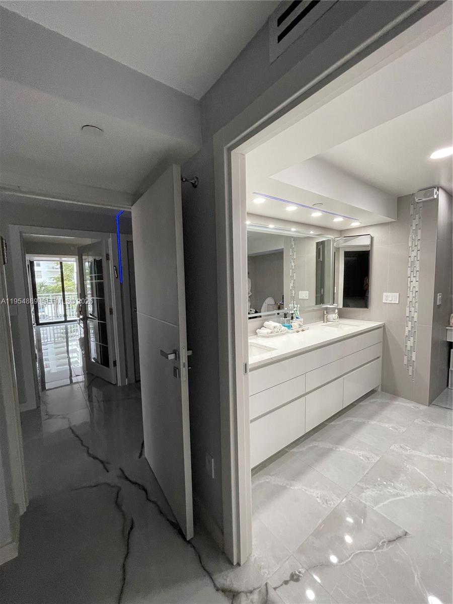 See details 309 3 / 3 1910 sq. ft. $ 2026-02-04 0 Photo