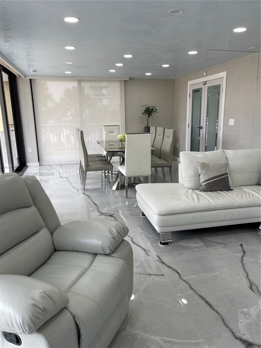 See details 309 3 / 3 1910 sq. ft. $ 2026-02-04 0 Photo