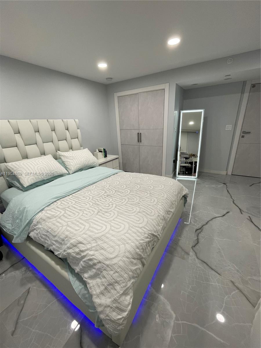 See details 309 3 / 3 1910 sq. ft. $ 2026-02-04 0 Photo