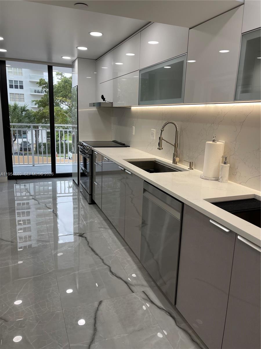 See details 309 3 / 3 1910 sq. ft. $ 2026-02-04 0 Photo