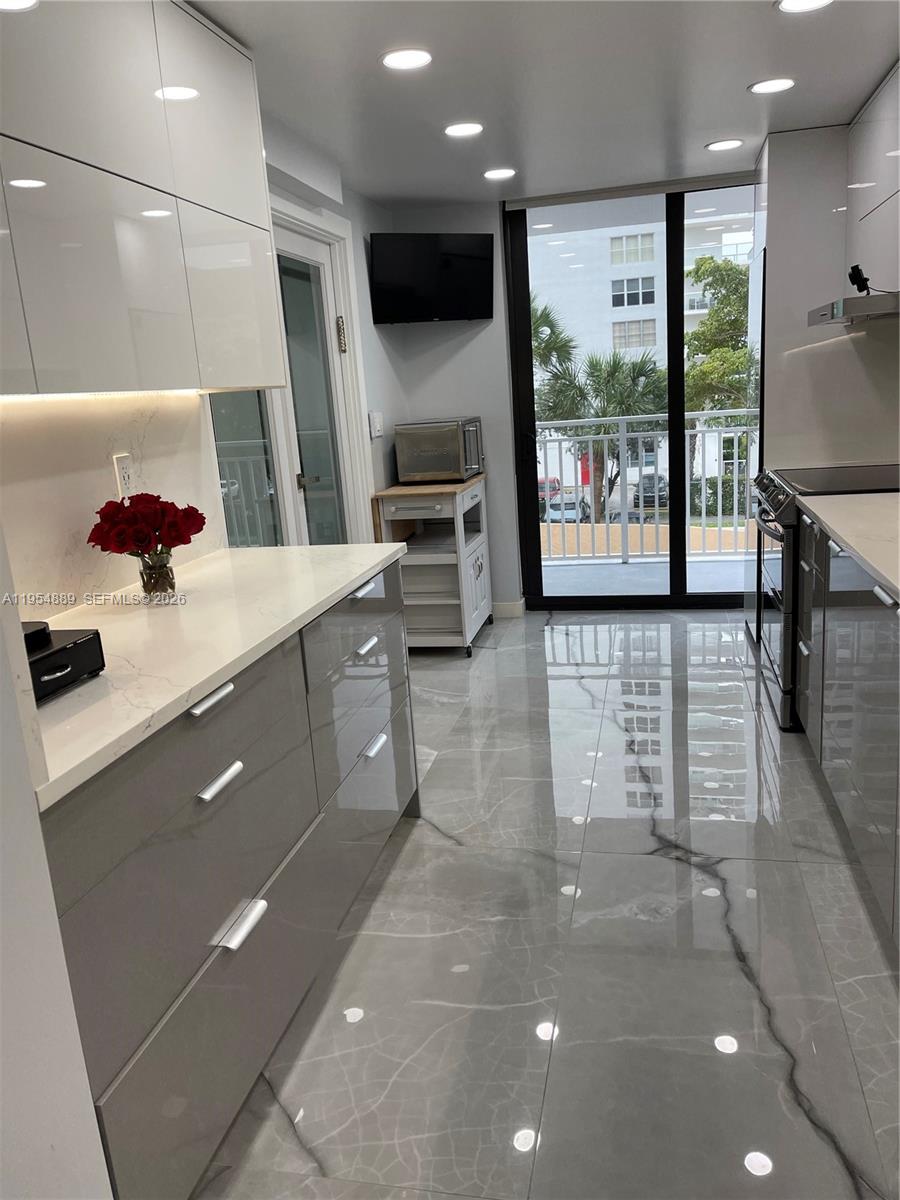 See details 309 3 / 3 1910 sq. ft. $ 2026-02-04 0 Photo