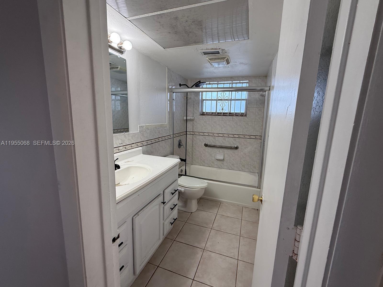15 1 / 1 720 sq. ft. $ 2026-06-24 0 Photo