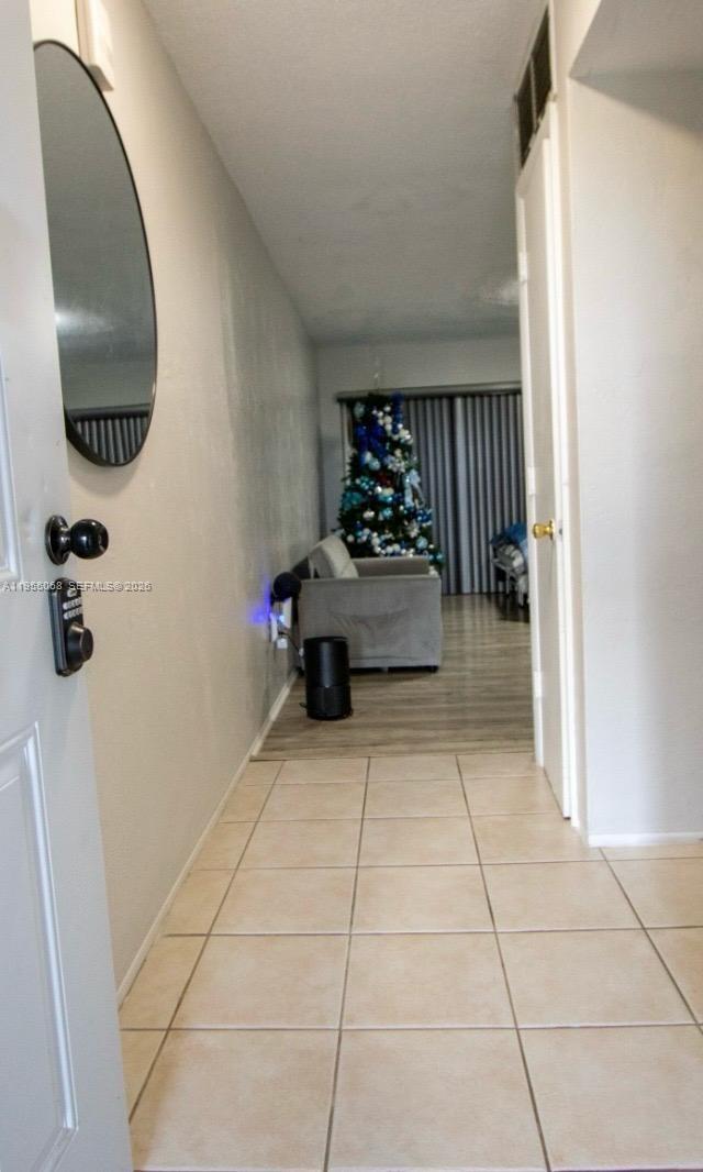 15 1 / 1 720 sq. ft. $ 2026-01-29 0 foto