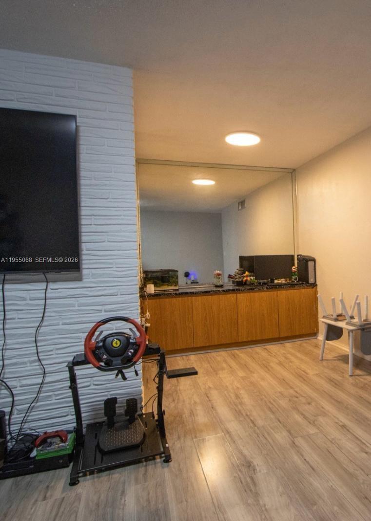 15 1 / 1 720 sq. ft. $ 2026-01-29 0 foto