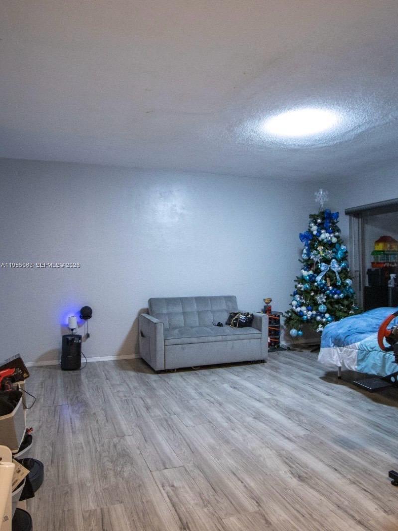 15 1 / 1 720 sq. ft. $ 2026-01-29 0 foto