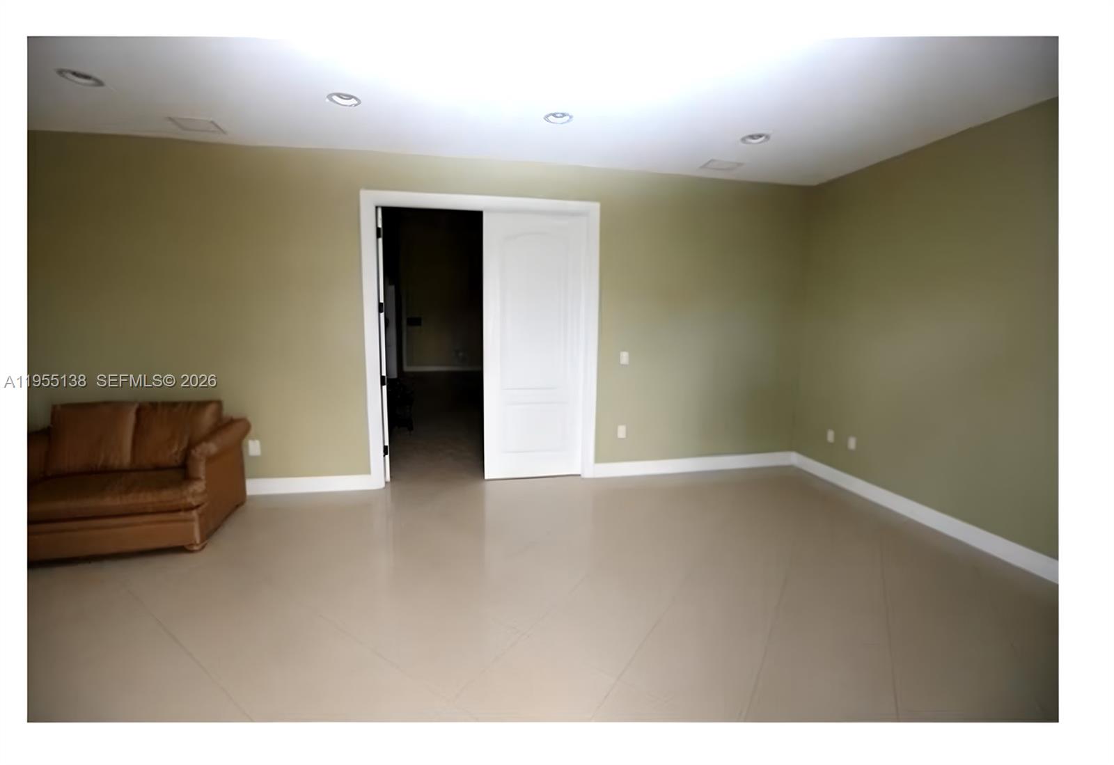 E19  /   sq. ft. $ 2026-01-29 0 Photo