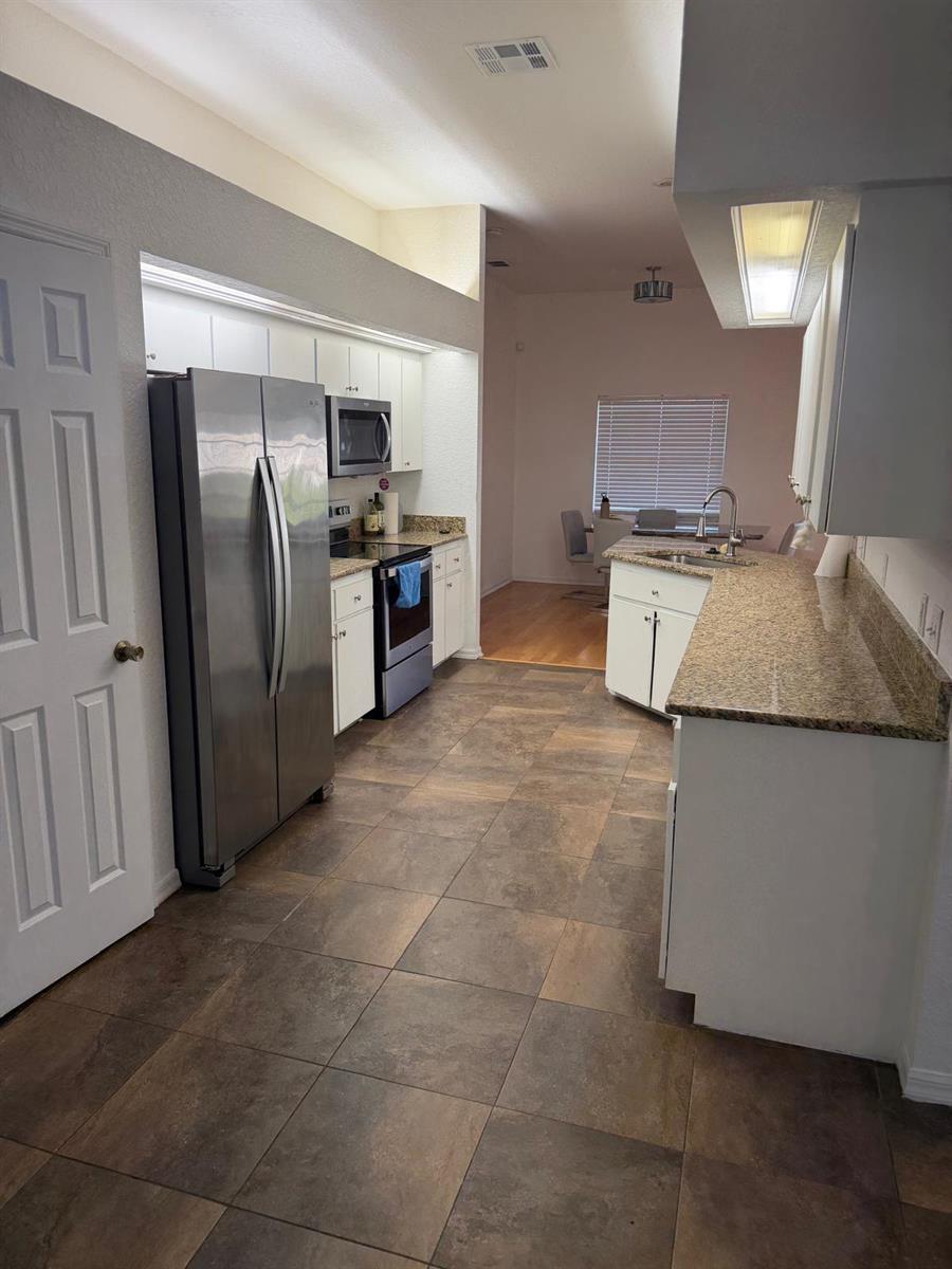 Ver detalles 123 3 / 2 1919 sq. ft. $ 2026-03-26 0 foto