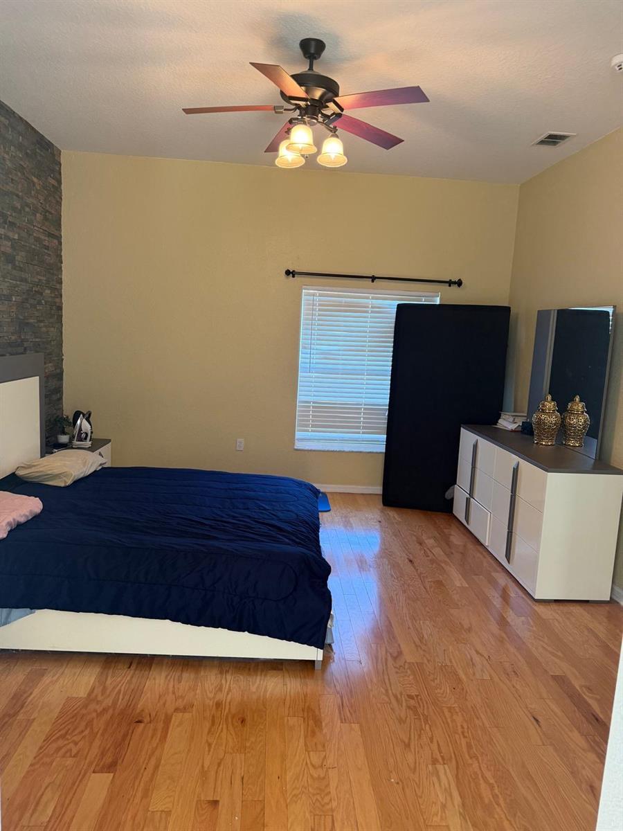 Ver detalles 123 3 / 2 1919 sq. ft. $ 2026-03-26 0 foto
