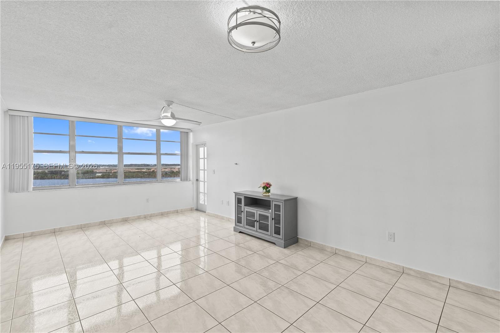 1424W 1 / 2 861 sq. ft. $ 2026-01-29 0 foto