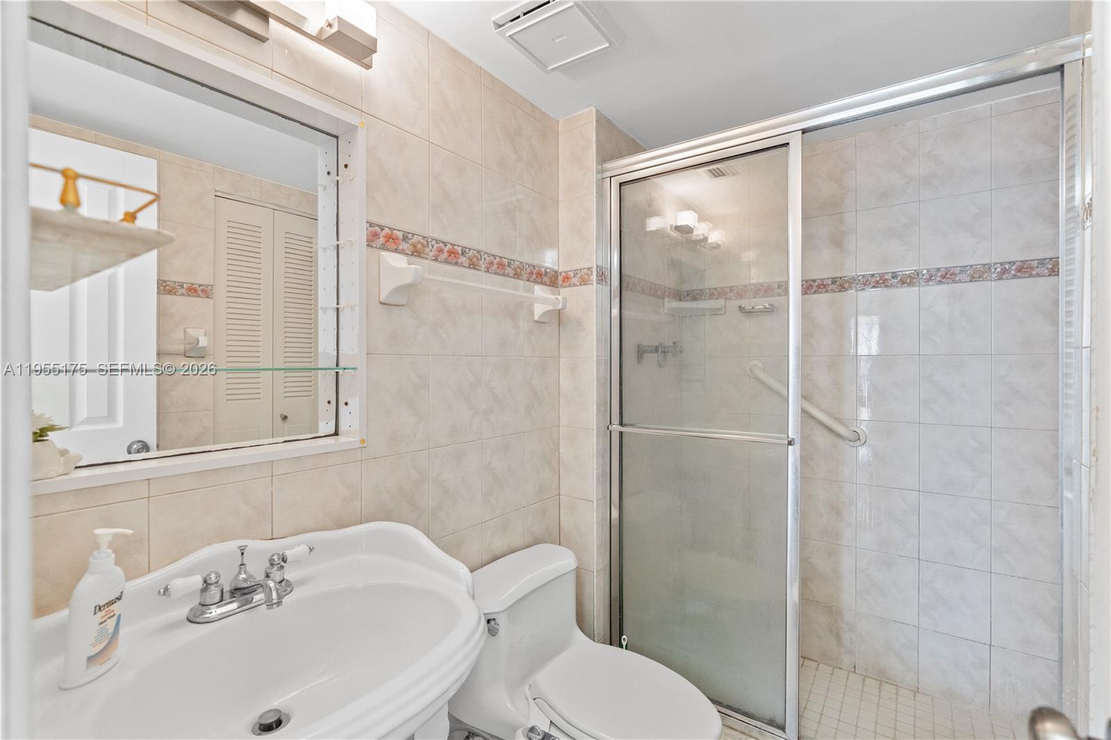 1424W 1 / 2 861 sq. ft. $ 2026-01-29 0 foto