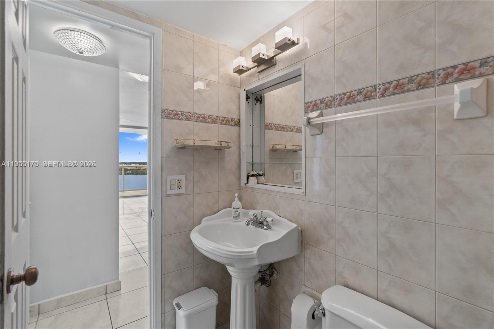1424W 1 / 2 861 sq. ft. $ 2026-01-29 0 foto