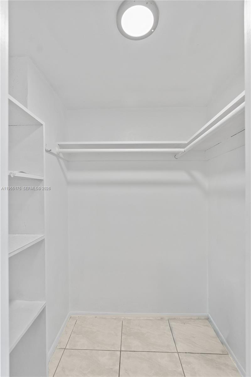 1424W 1 / 2 861 sq. ft. $ 2026-01-29 0 foto