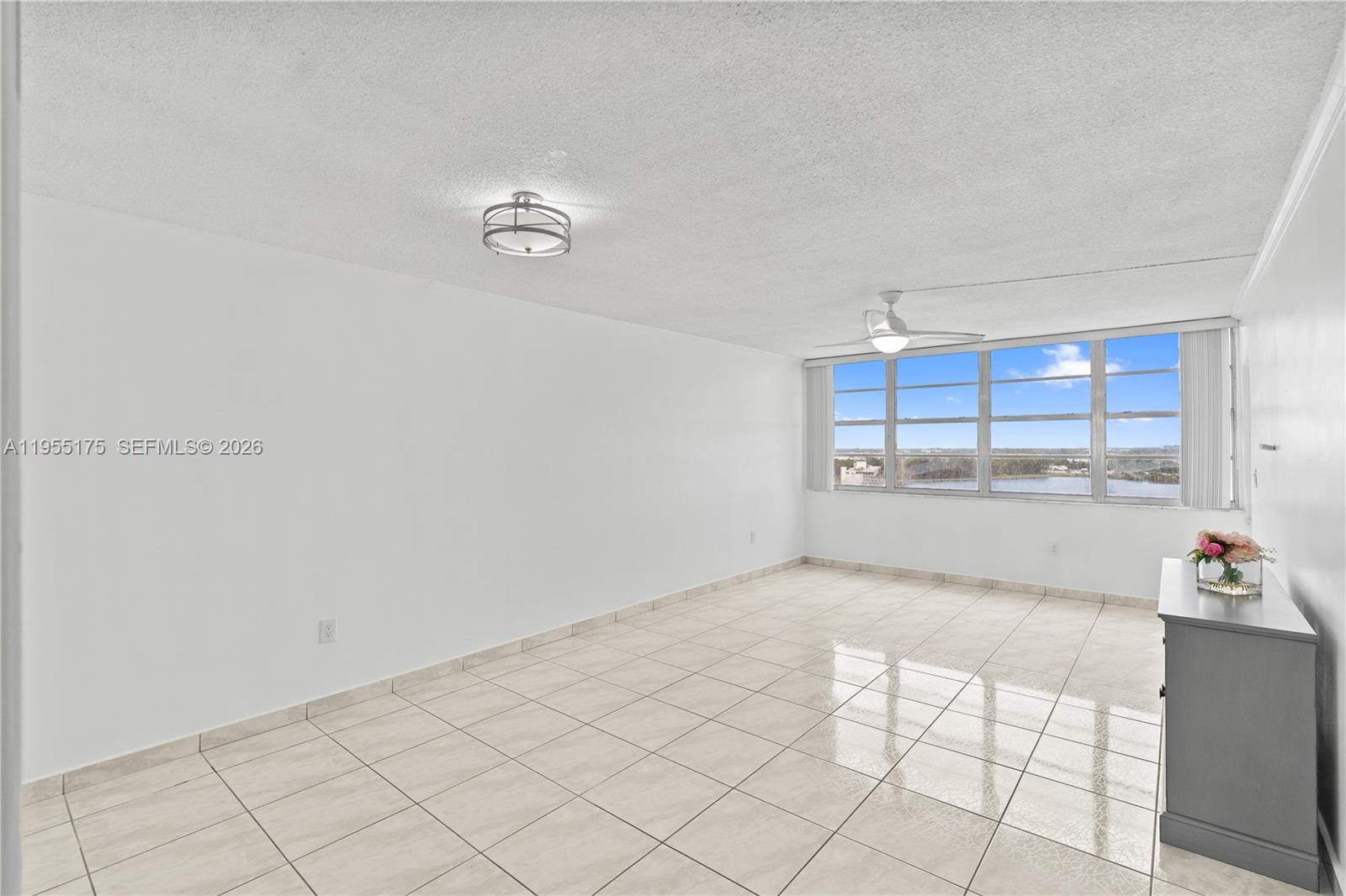 1424W 1 / 2 861 sq. ft. $ 2026-01-29 0 foto