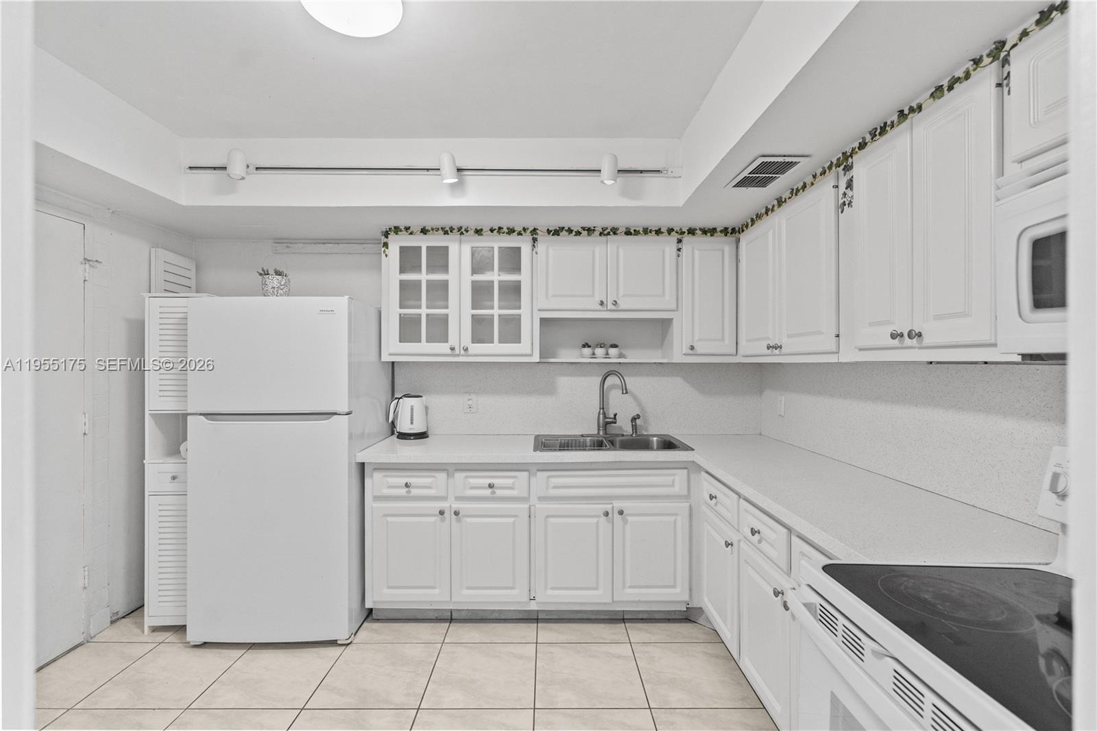 1424W 1 / 2 861 sq. ft. $ 2026-01-29 0 foto