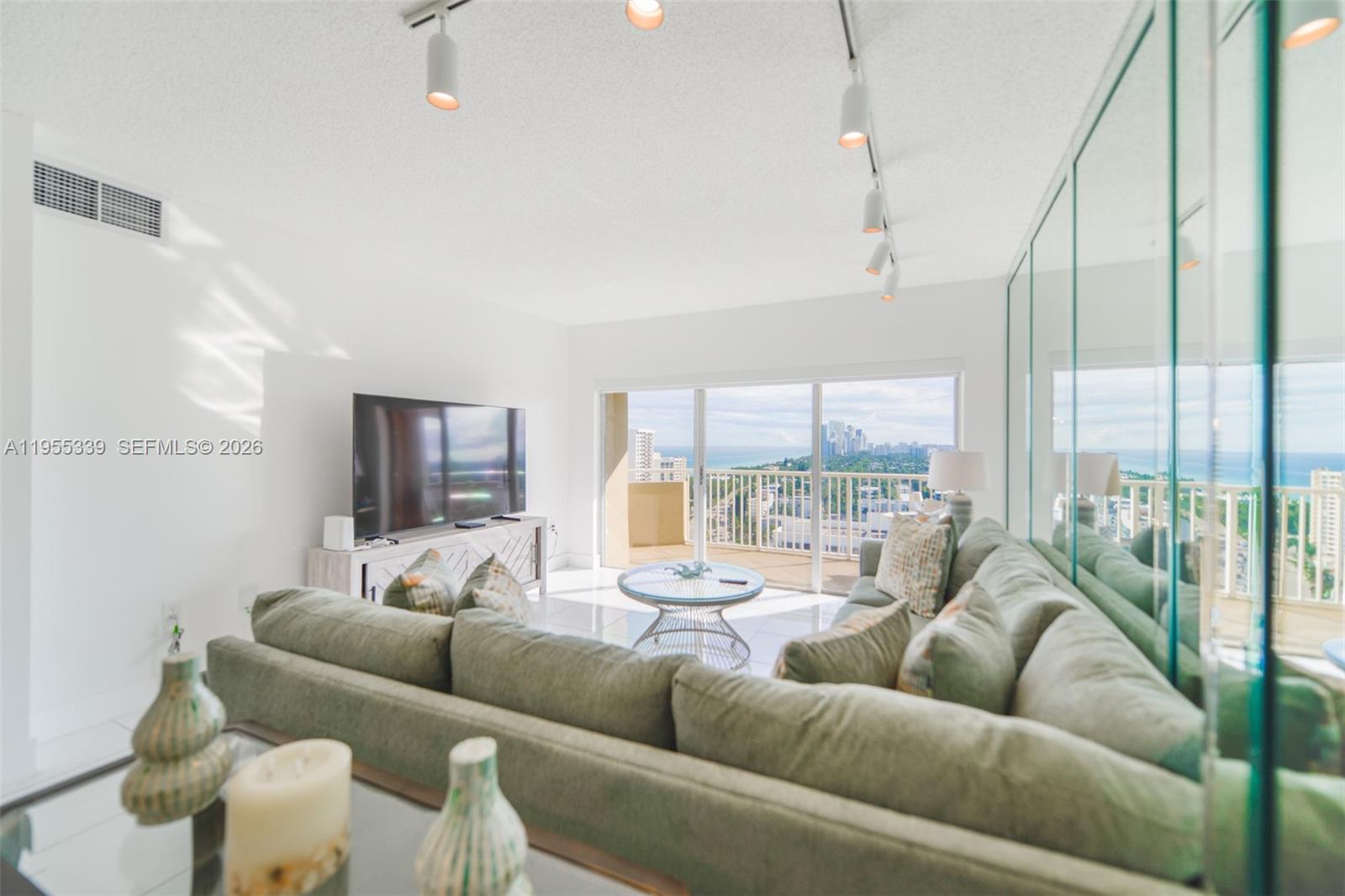 22L 1 / 2 870 sq. ft. $ 2026-01-29 0 Photo